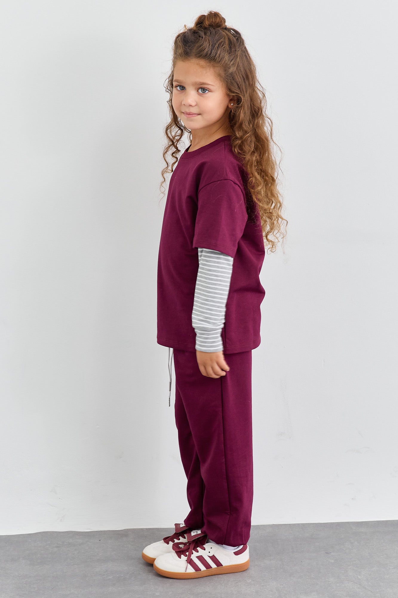 חליפת שני חלקים טי שירט שרוול ארוך בד משולב ומכנסי בלון | סגול