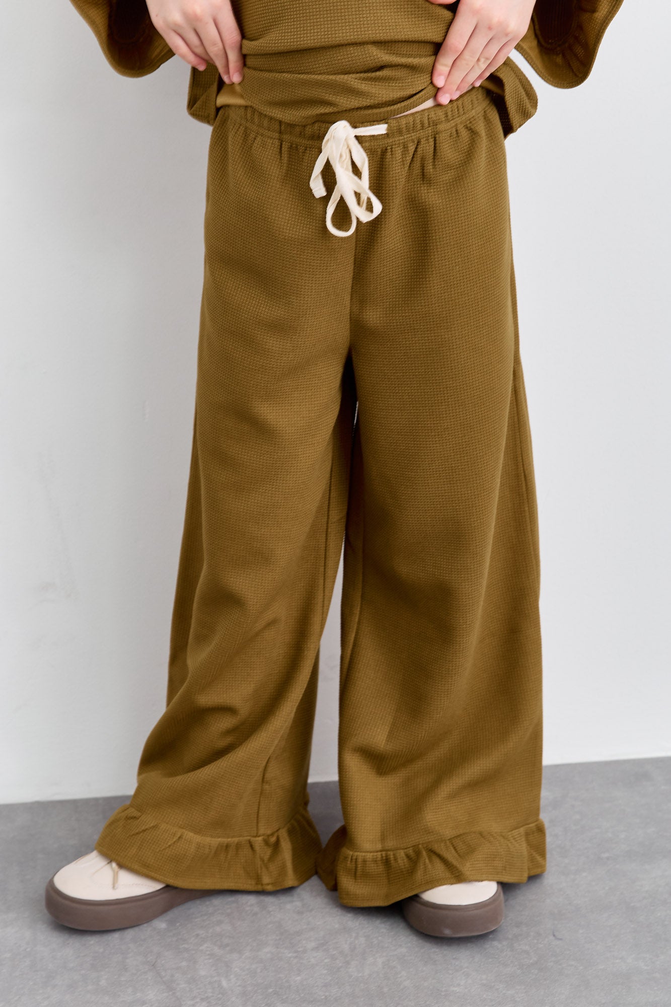 חליפת שני חלקים מבד וופל סיומת פפלום | חום