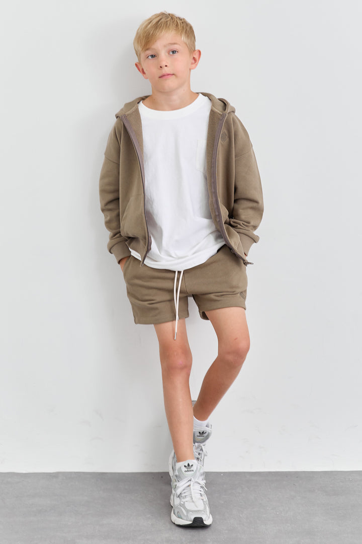 סט אוברסייז קפוצ'ון עם רוכסן ומכנסיים קצרים | חום