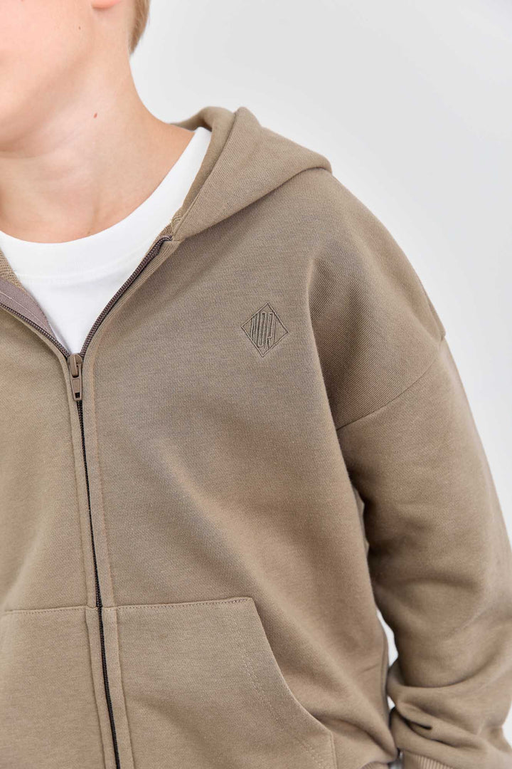 סט אוברסייז קפוצ'ון עם רוכסן ומכנסיים קצרים | חום