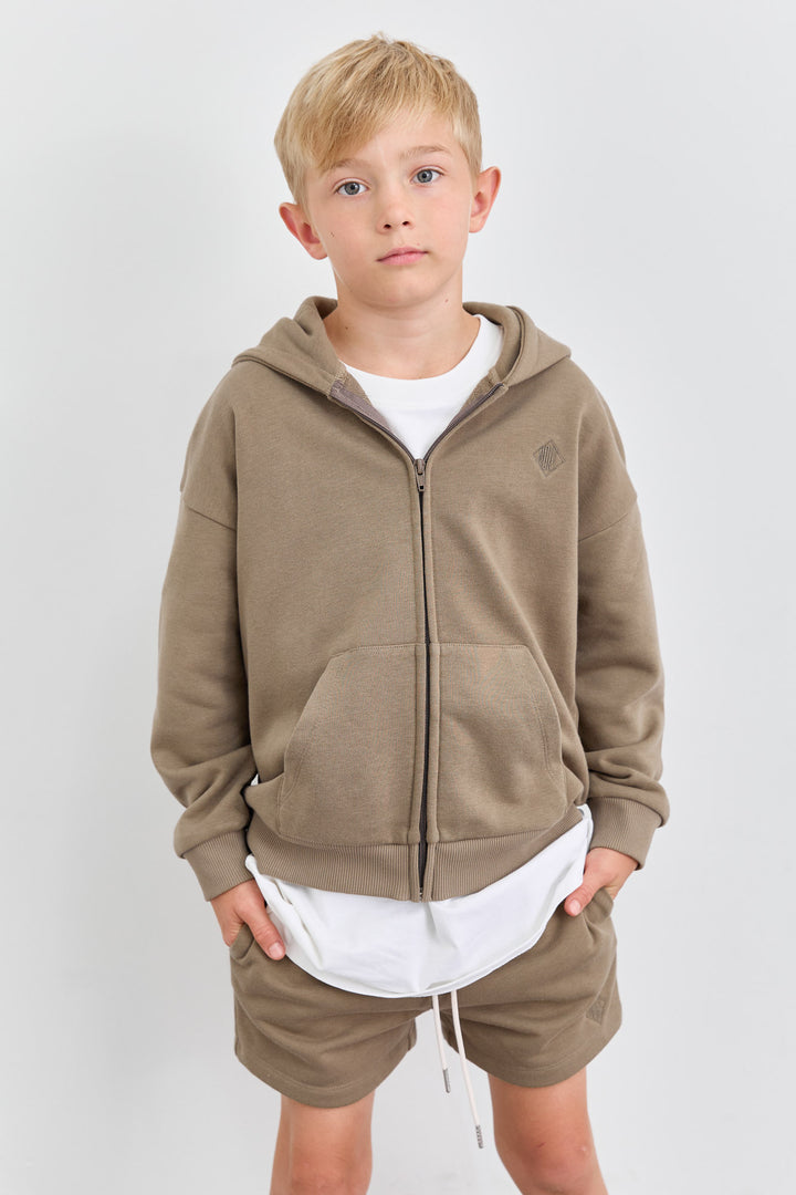 סט אוברסייז קפוצ'ון עם רוכסן ומכנסיים קצרים | חום