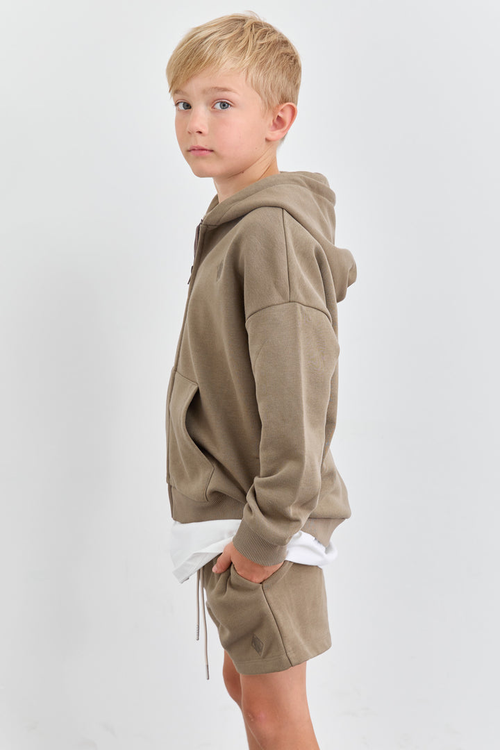 סט אוברסייז קפוצ'ון עם רוכסן ומכנסיים קצרים | חום