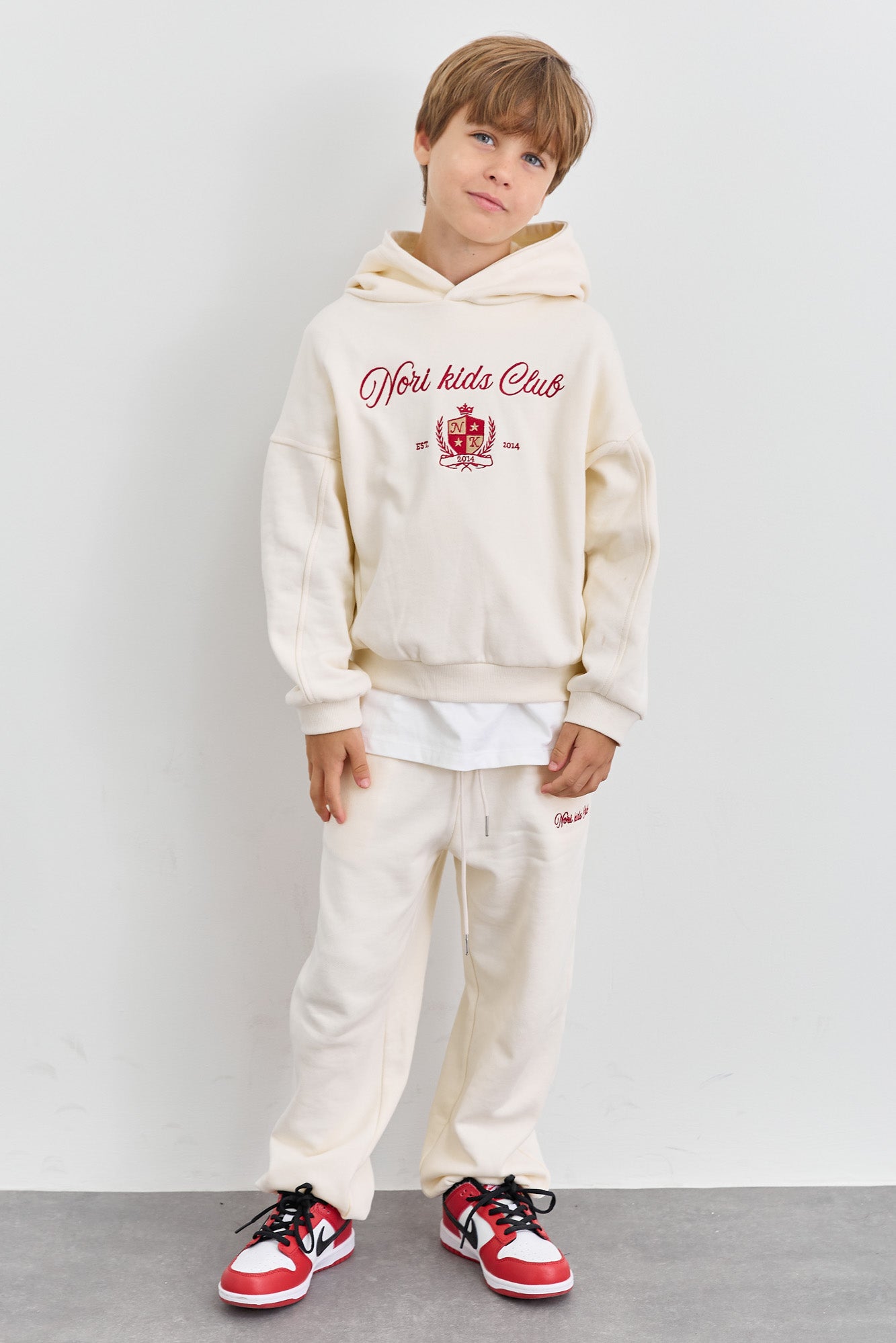 חליפת KIDS CLUB גזרת אוברסייז בשילוב רקמה | קרם