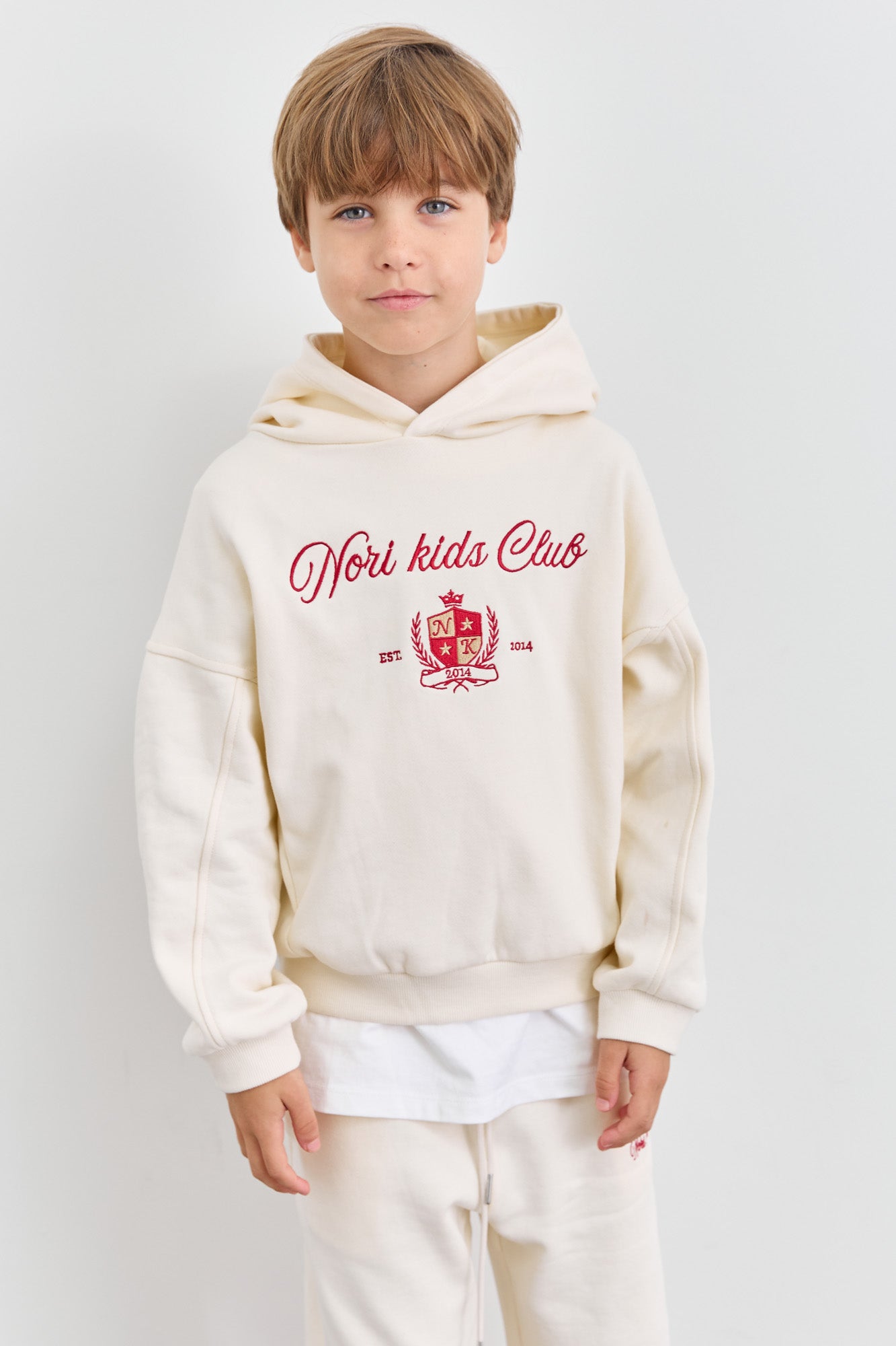 חליפת KIDS CLUB גזרת אוברסייז בשילוב רקמה | קרם