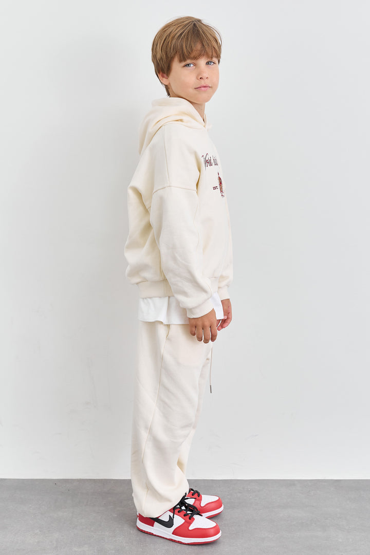 חליפת KIDS CLUB גזרת אוברסייז בשילוב רקמה | קרם