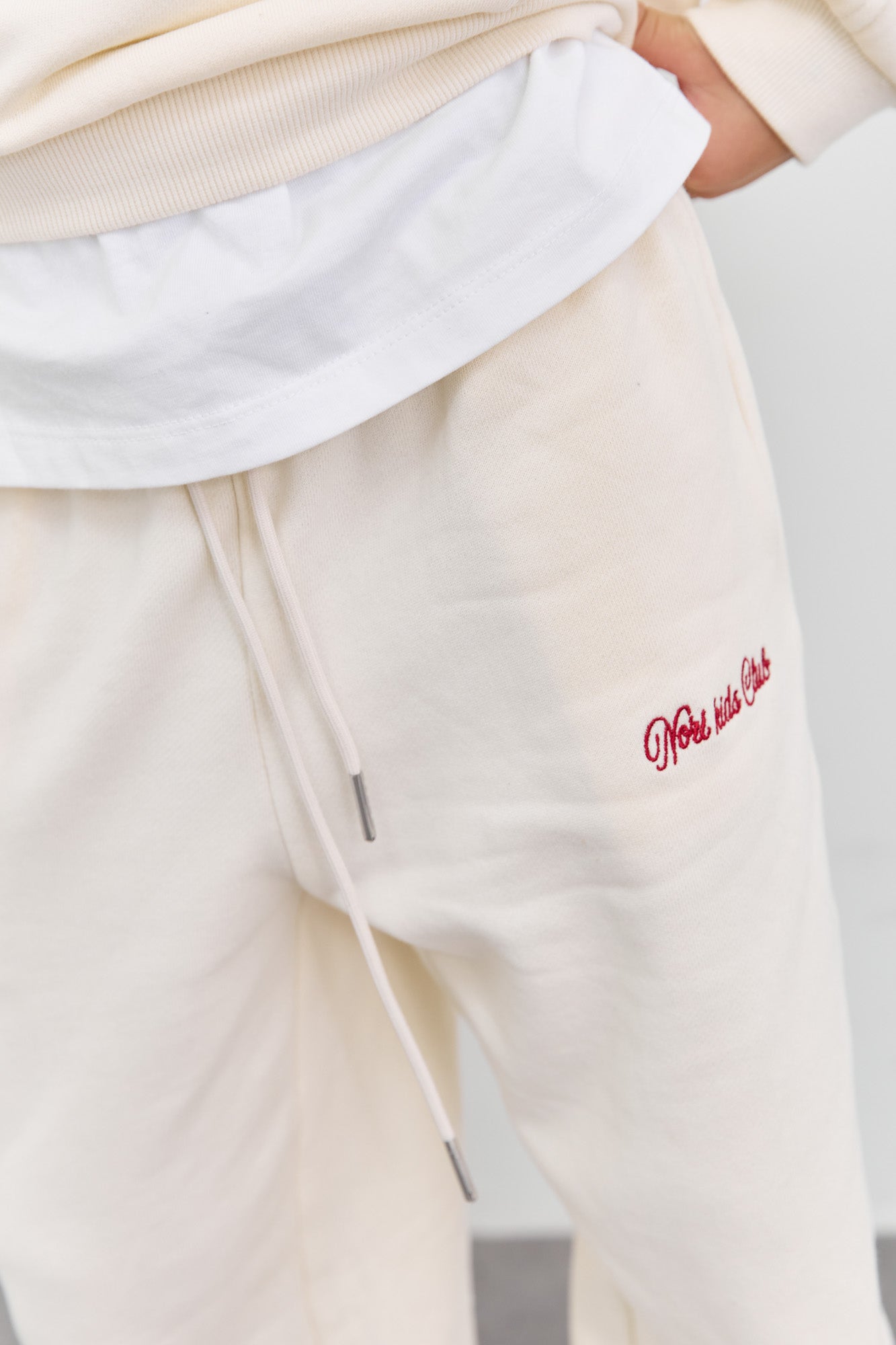 חליפת KIDS CLUB גזרת אוברסייז בשילוב רקמה | קרם