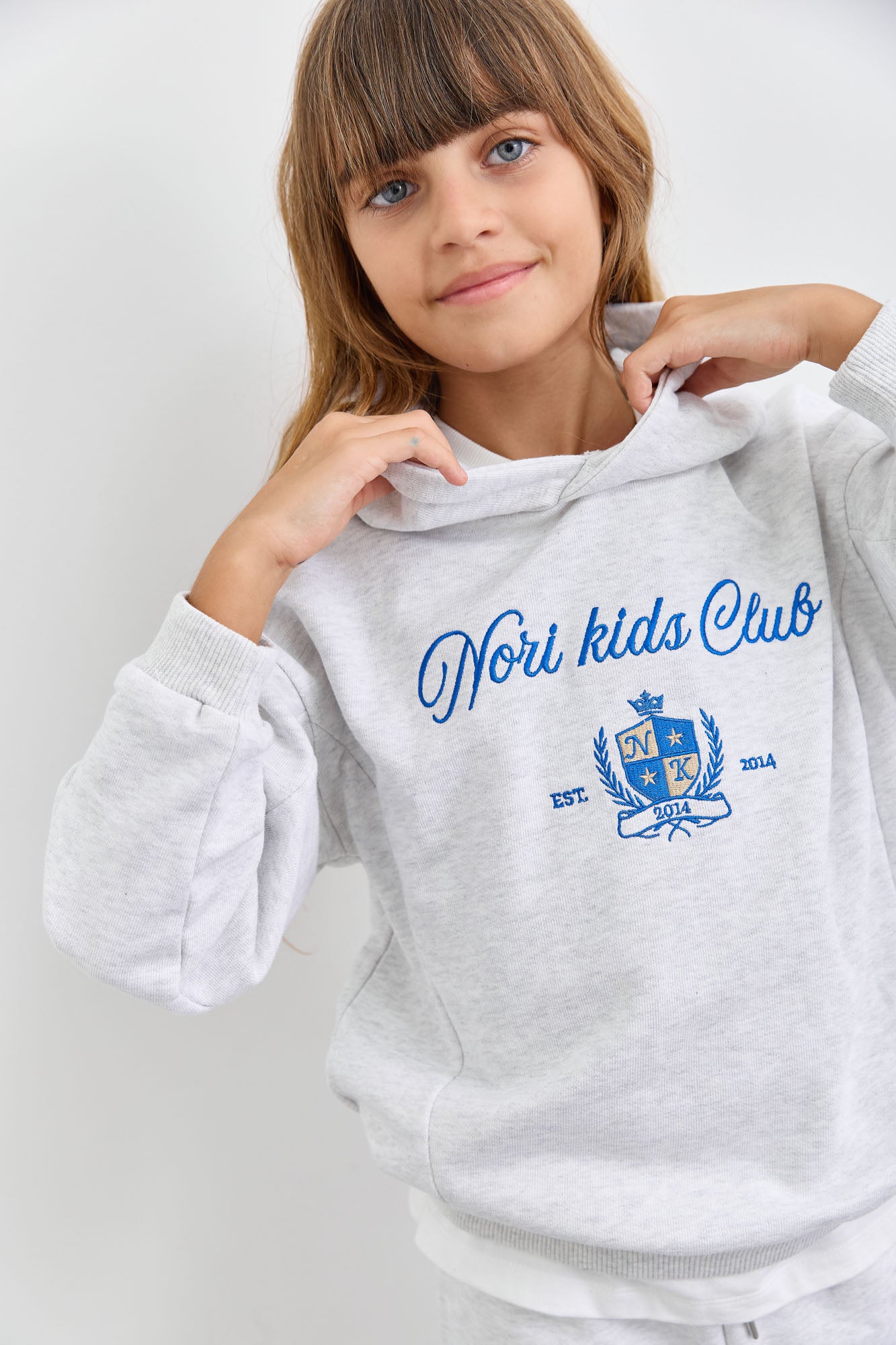 חליפת KIDS CLUB גזרת אוברסייז בשילוב רקמה | אפור