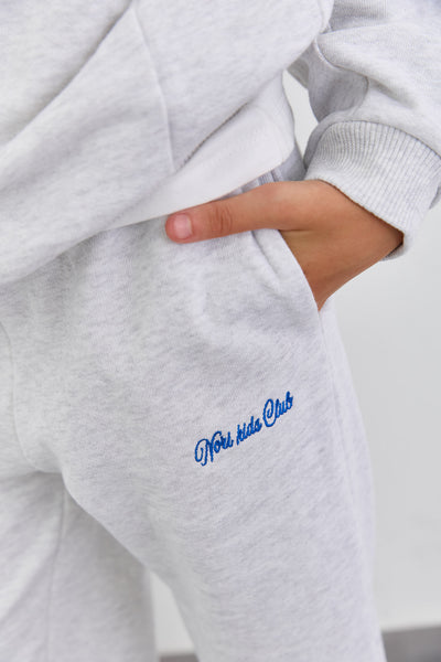 חליפת KIDS CLUB גזרת אוברסייז בשילוב רקמה | אפור