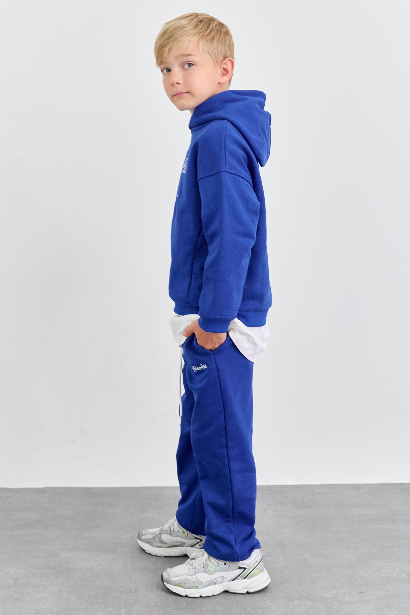 חליפת KIDS CLUB גזרת אוברסייז בשילוב רקמה | כחול