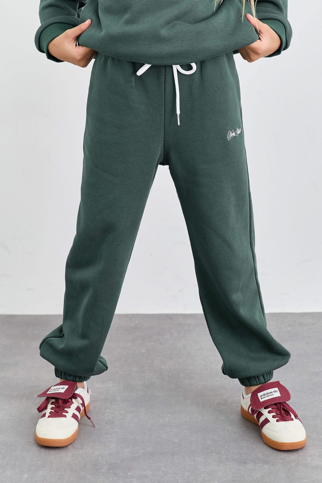 חליפה מבד פרנץ' טרי סווטשירט גולף עם רוכסן ומכנסי בלון | ירוק