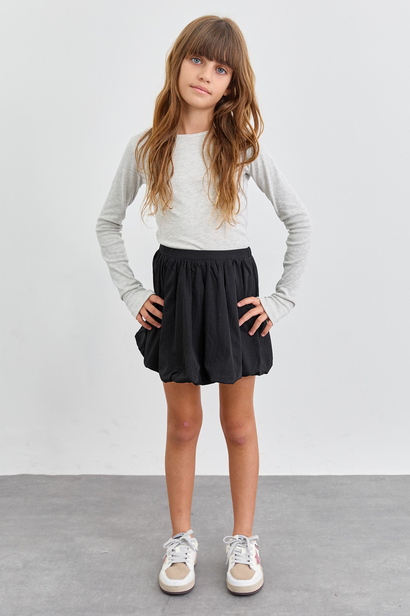 חצאית מיני בגזרת בלון מבד ניילון | שחור