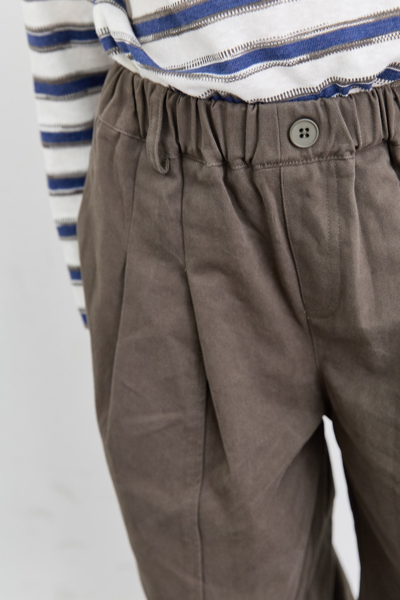 מכנסי דריל בגזרה ישרה וגומי במותן | אפור