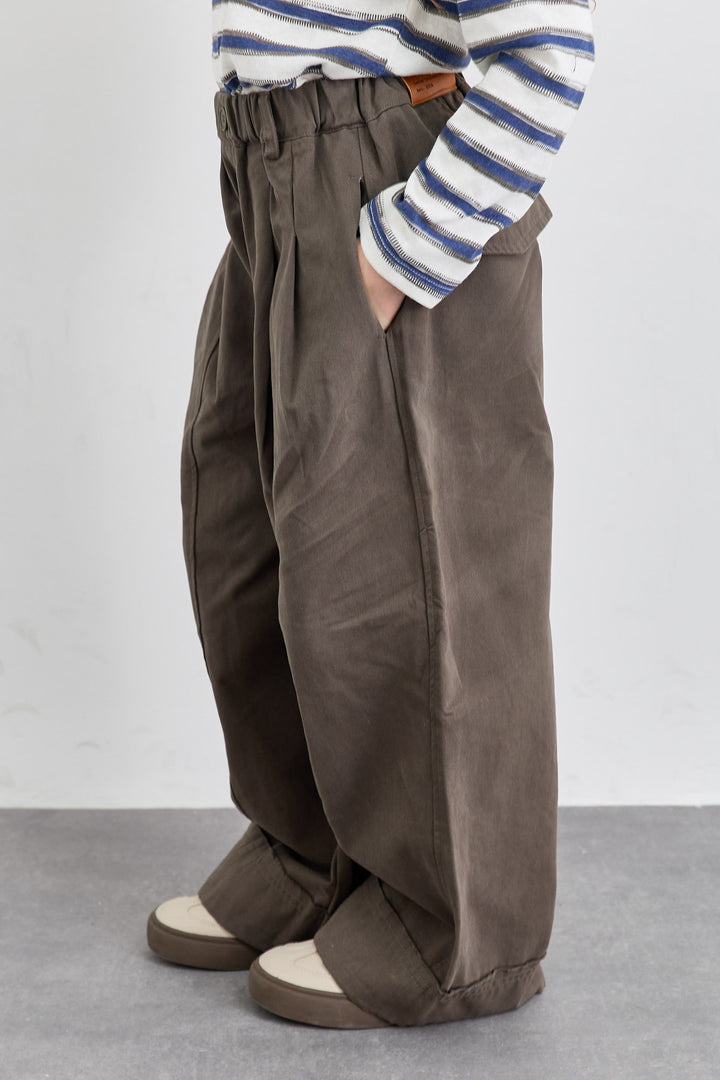 מכנסי דריל בגזרה ישרה וגומי במותן | אפור