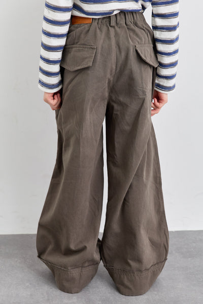 מכנסי דריל בגזרה ישרה וגומי במותן | אפור