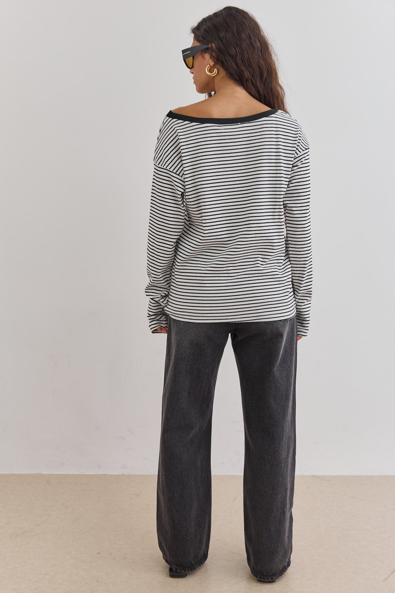 חולצת מרלן סטרייפס צווארון סירה | לבן/שחור