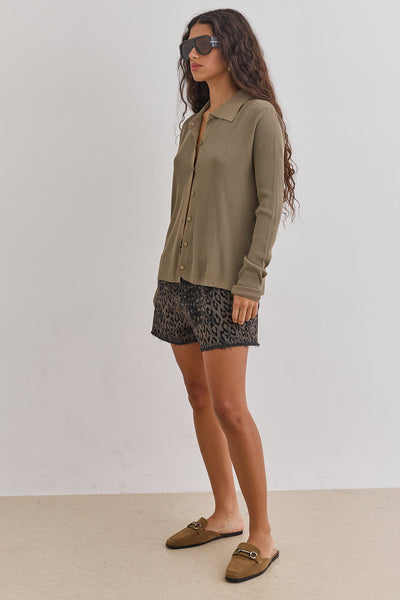 חולצת סריג ריב אנה בשילוב צווארון | ירוק זית