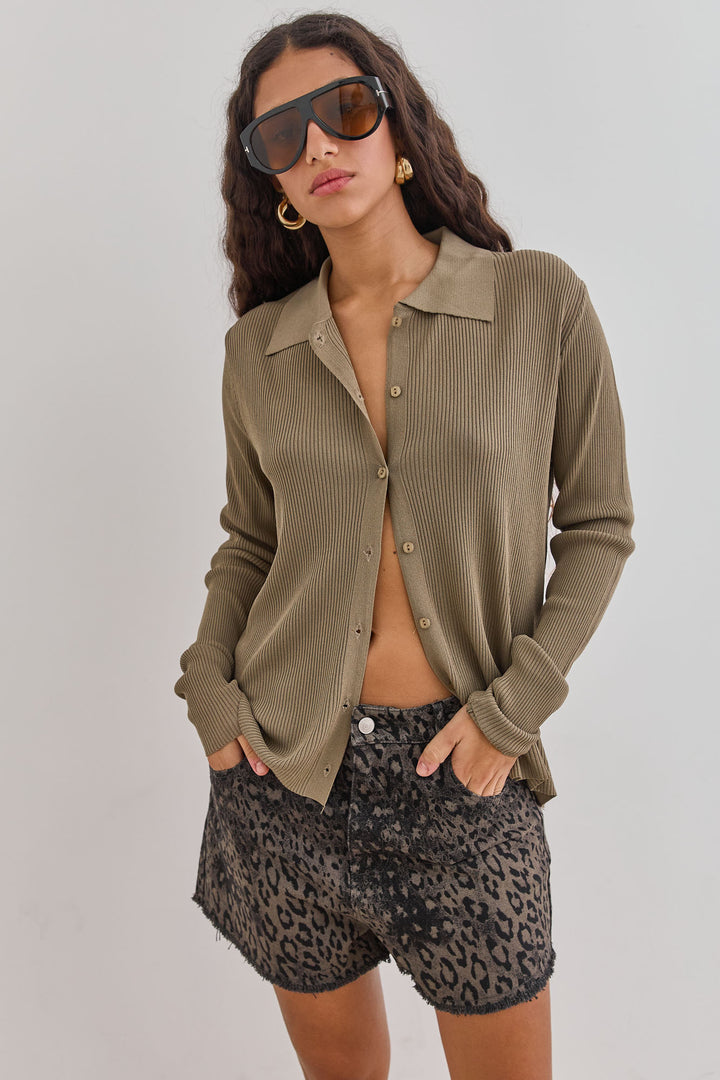 חולצת סריג ריב אנה בשילוב צווארון | ירוק זית