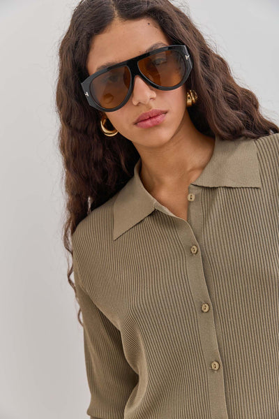 חולצת סריג ריב אנה בשילוב צווארון | ירוק זית