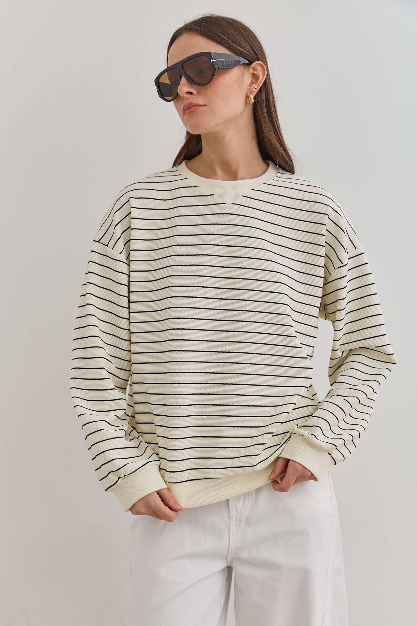 סוויטשירט אמור סטרייפס סיומת מנג'ט  | קרם/שחור