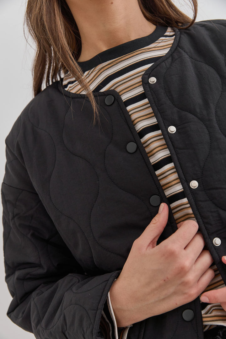 מעיל מאסט דוגמת קווילט | שחור