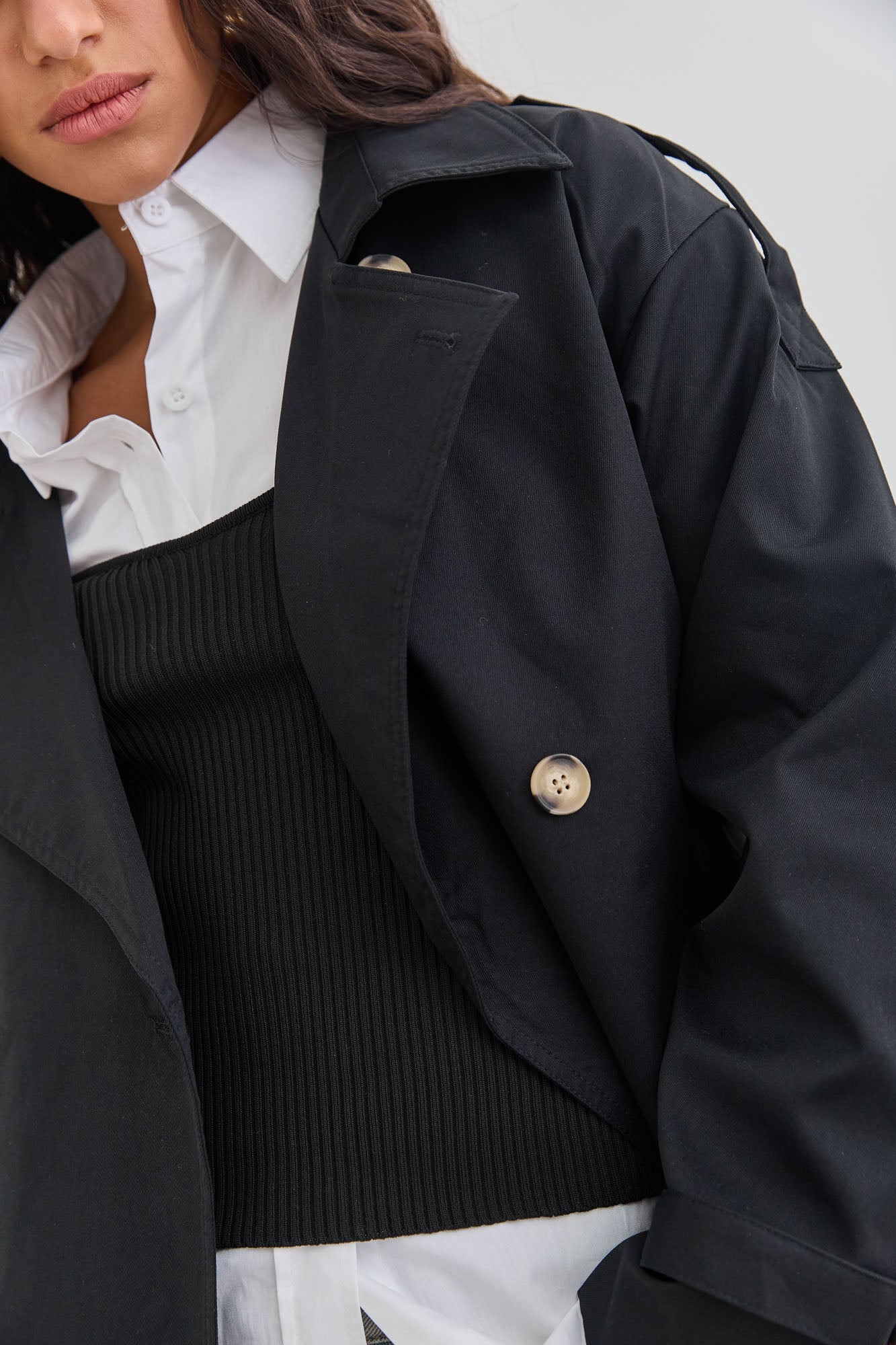 מעיל טראנץ' אלסקה כפתורים מנומרים | שחור