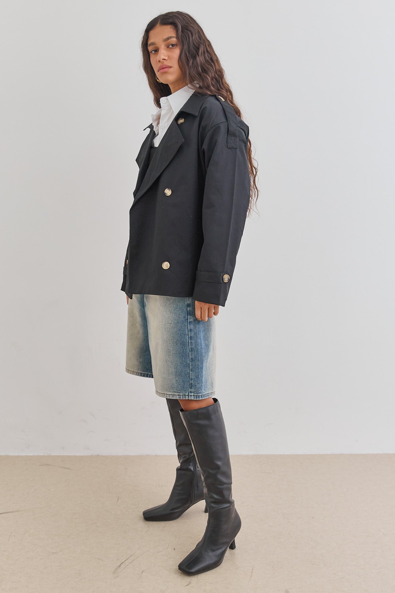 מעיל טראנץ' אלסקה כפתורים מנומרים | שחור