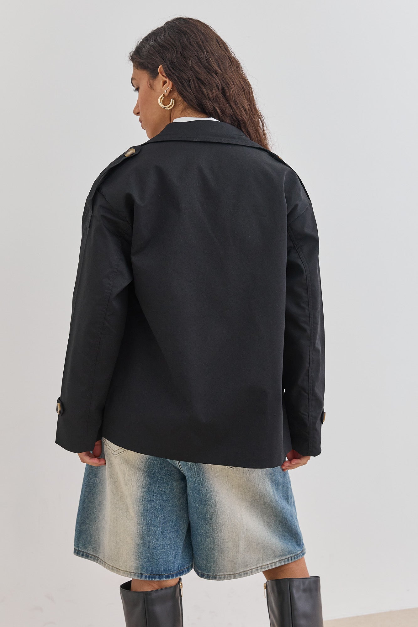 מעיל טראנץ' אלסקה כפתורים מנומרים | שחור