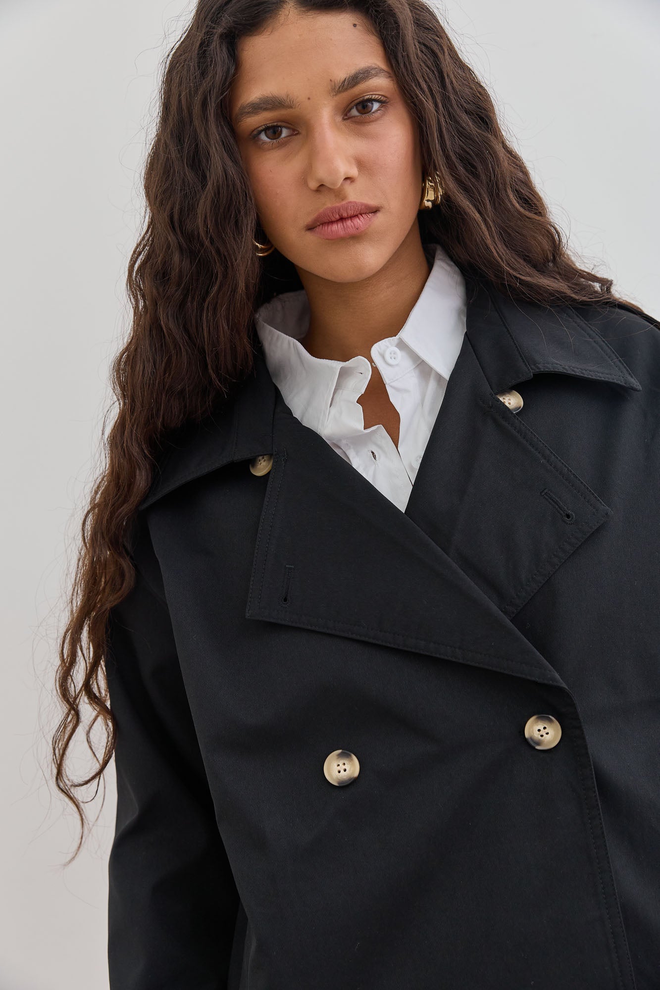 מעיל טראנץ' אלסקה כפתורים מנומרים | שחור