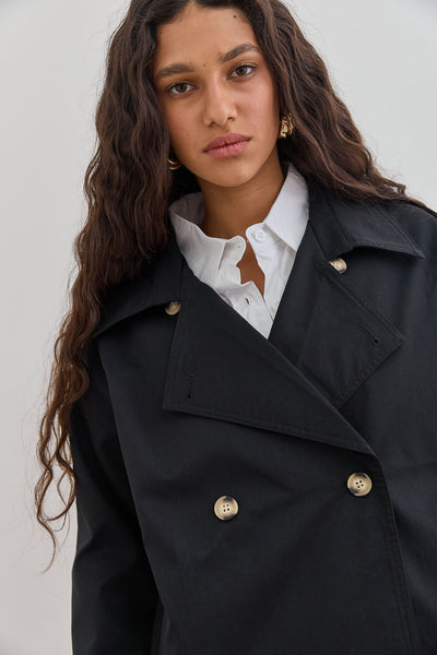 מעיל טראנץ' אלסקה כפתורים מנומרים | שחור