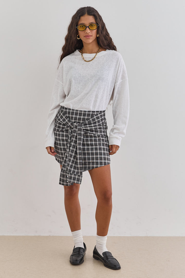 חצאית משבצות רוז קשירה קדמית | שחור/לבן