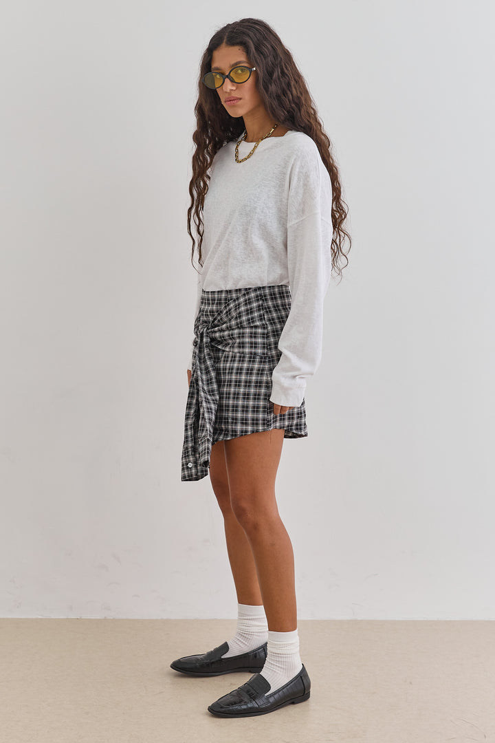 חצאית משבצות רוז קשירה קדמית | שחור/לבן