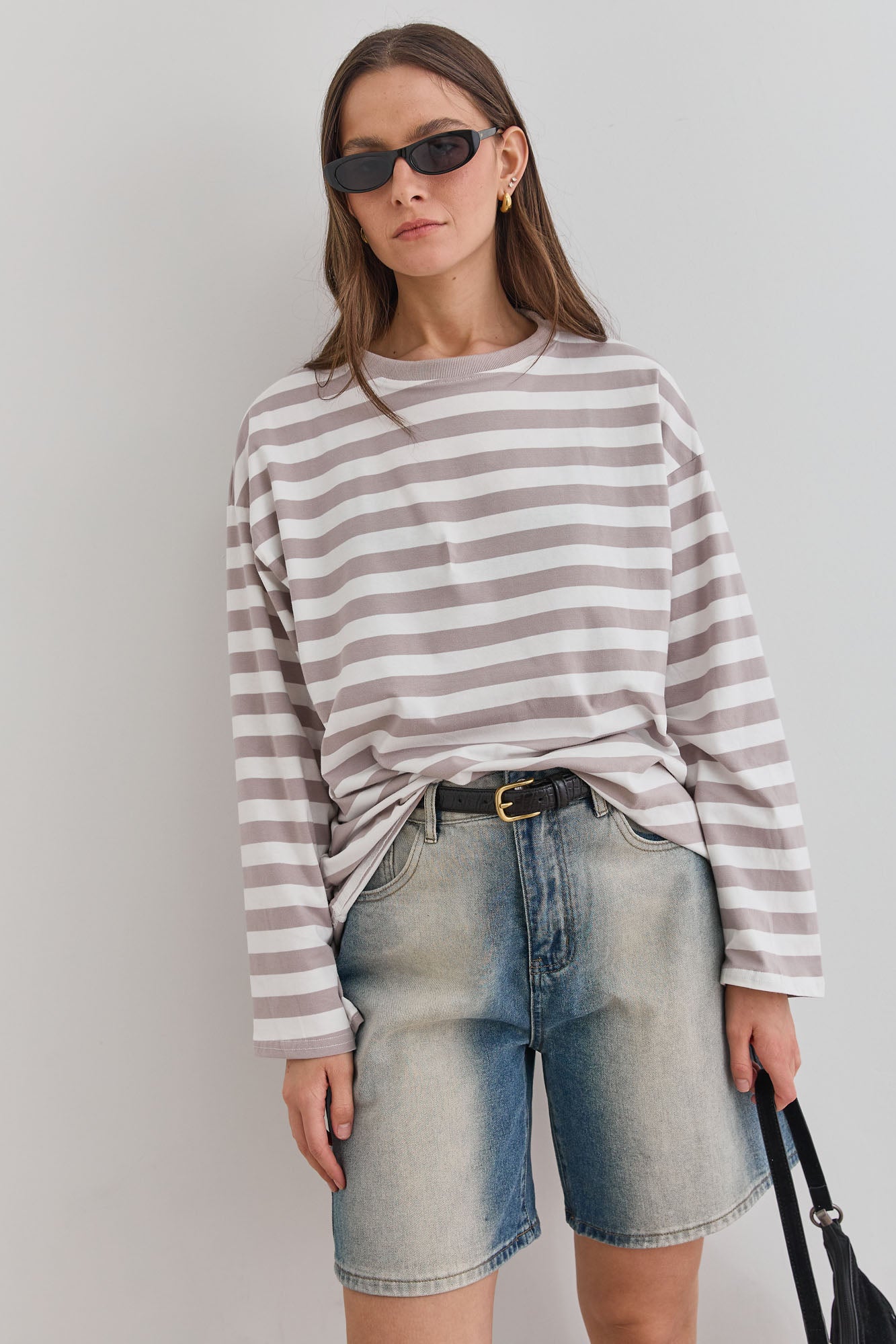 חולצת ליאונרדו סטרייפס גזרת אוברסייז | לבן/אפור