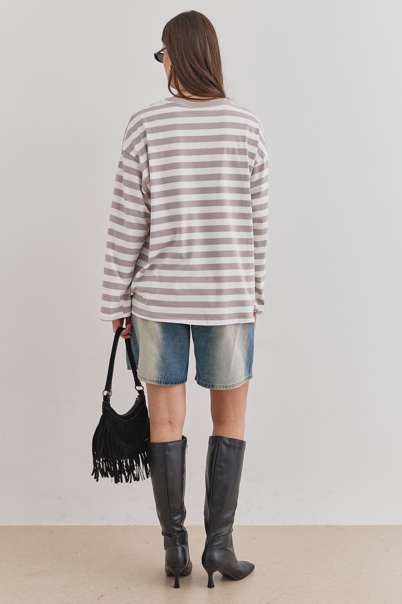 חולצת ליאונרדו סטרייפס גזרת אוברסייז | לבן/אפור