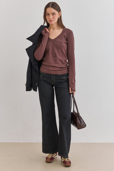 חולצת בייסיק מייגן וי שרוול כפפה | חום כהה