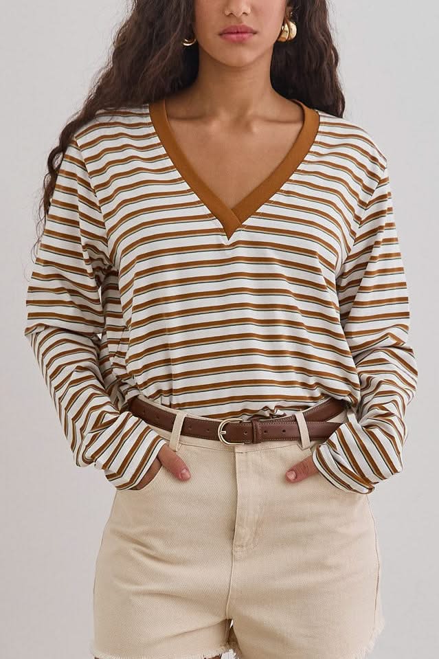 חולצת פסים מלודי מחשוף וי | חום/לבן
