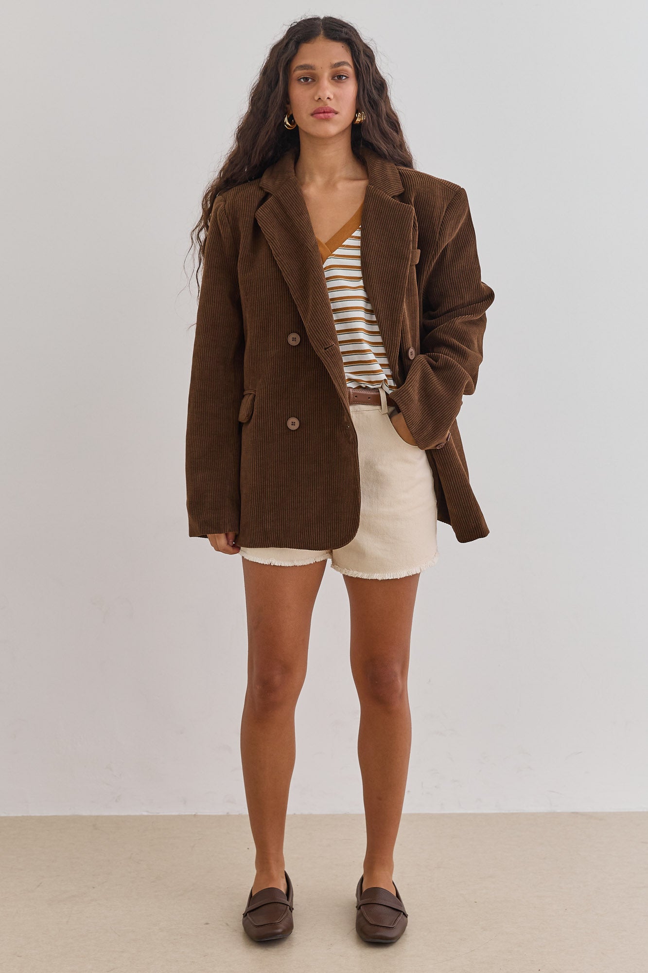 בלייזר קורדורוי אנדי בגזרה מחויטת | חום כהה