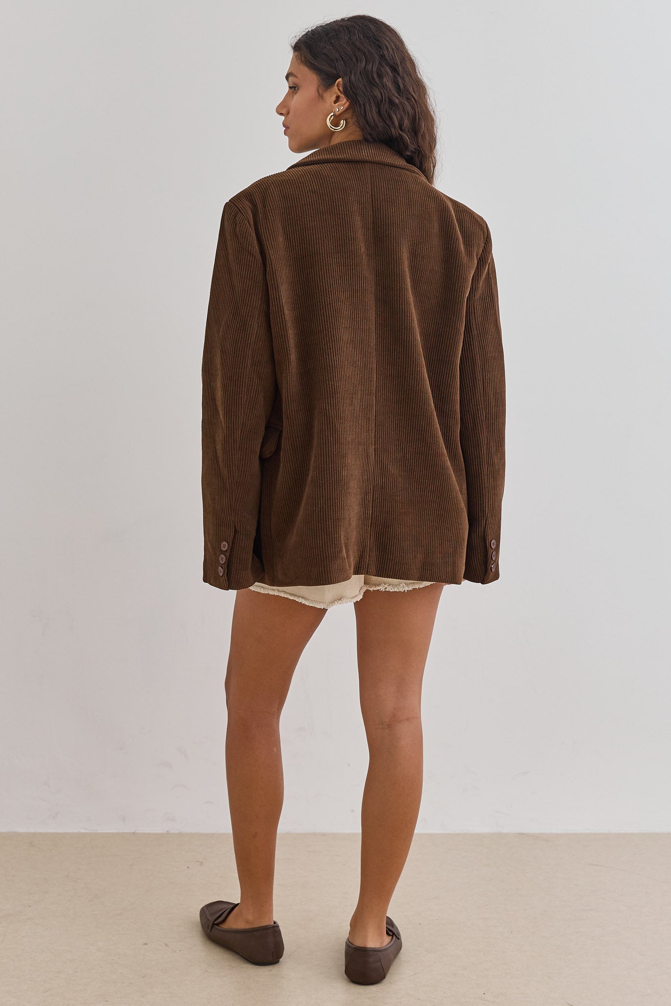 בלייזר קורדורוי אנדי בגזרה מחויטת | חום כהה