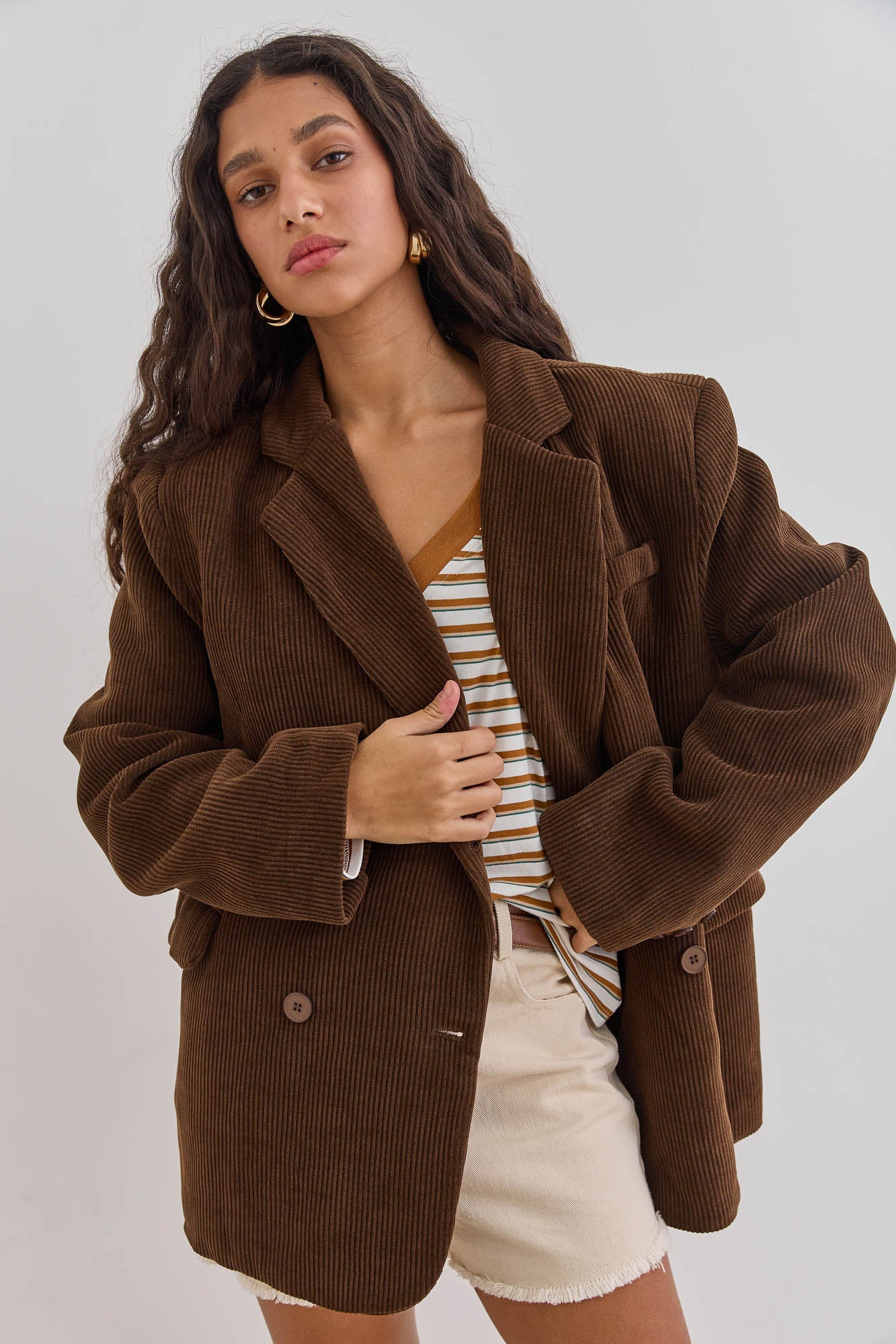 בלייזר קורדורוי אנדי בגזרה מחויטת | חום כהה