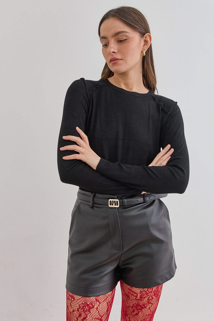 חולצת מילנה תיפורים בולטים | שחור