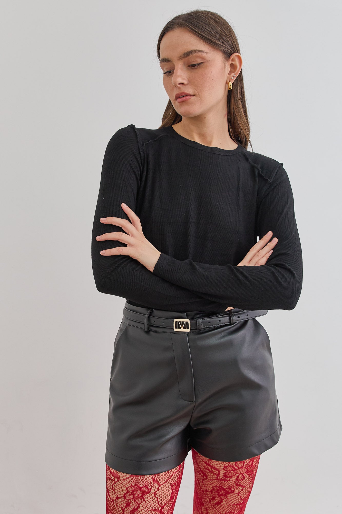 חולצת מילנה תיפורים בולטים | שחור