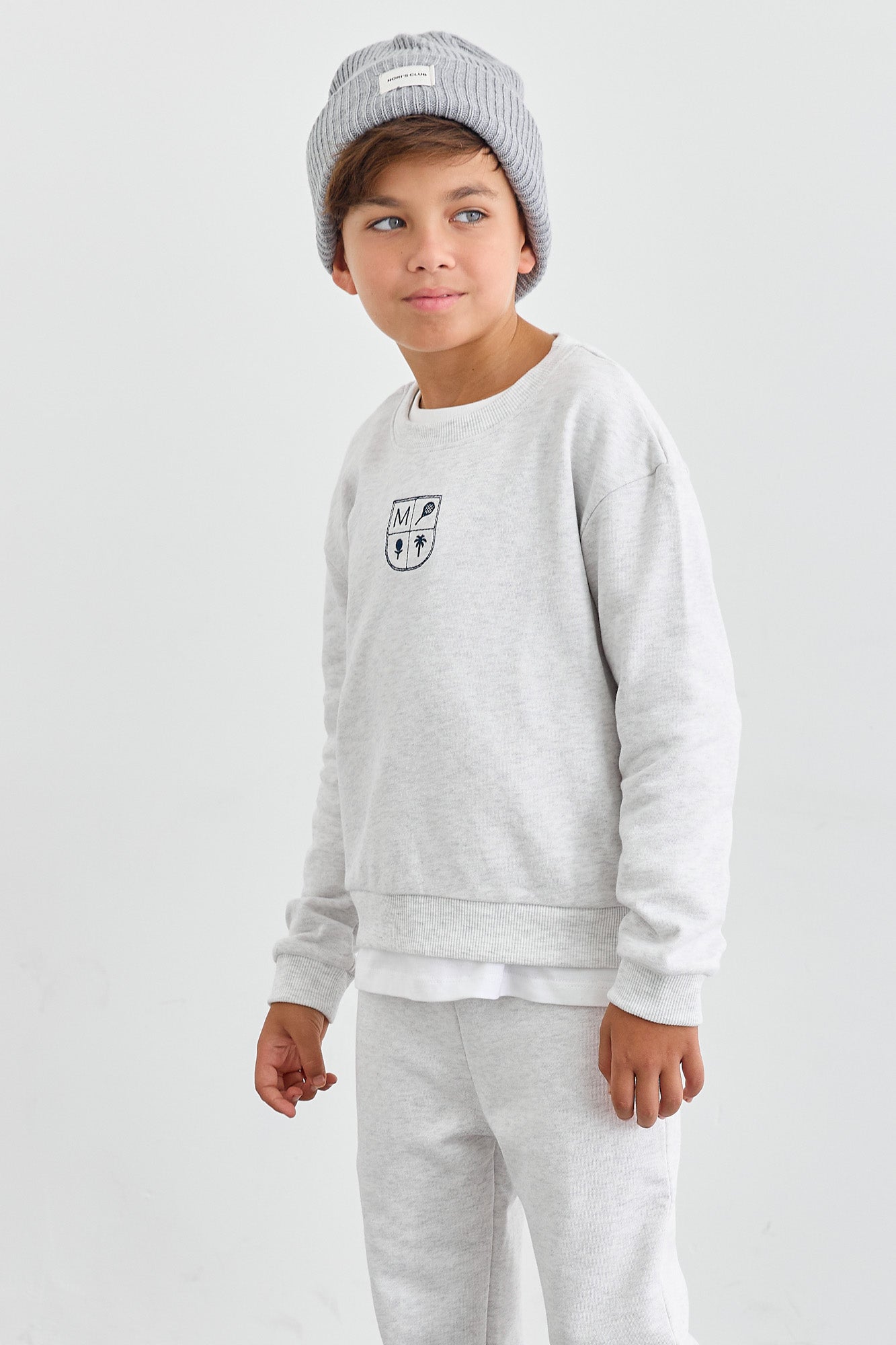 חליפת פרנץ טרי בשילוב רקמה | אפור