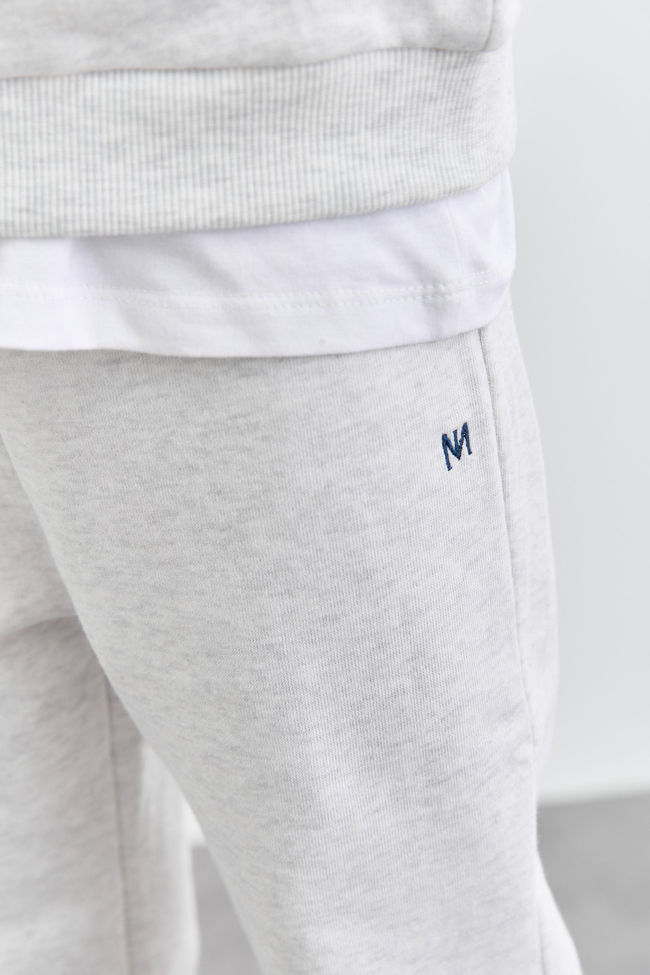 חליפת פרנץ טרי בשילוב רקמה | אפור