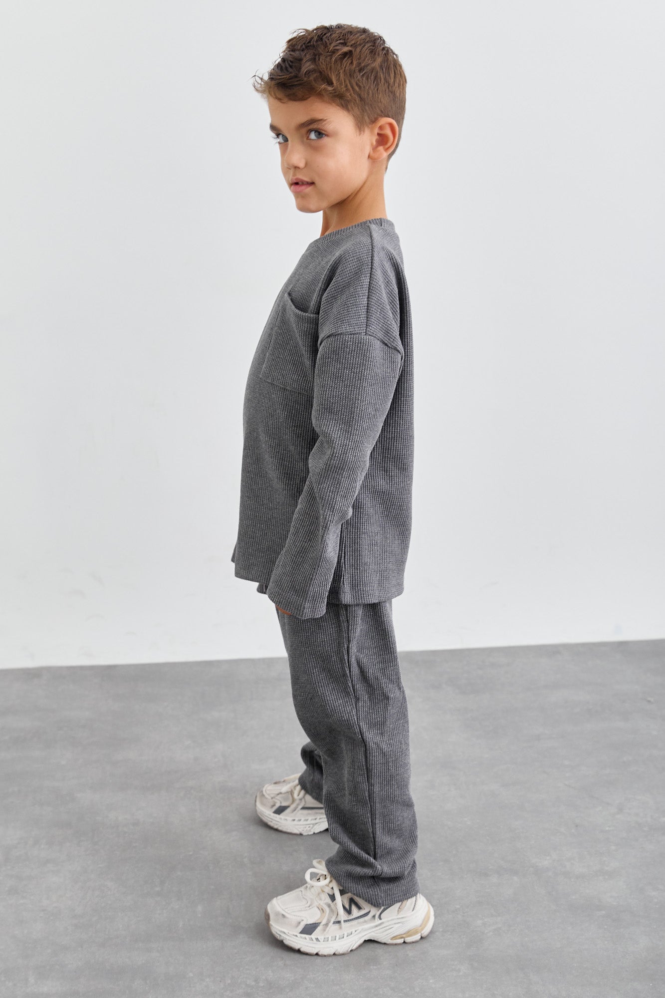 חליפת קים בד וופל בשילוב רקמת לוגו | אפור כהה