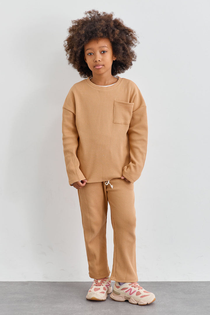 חליפת רוי בד וופל בשילוב רקמת לוגו | חום