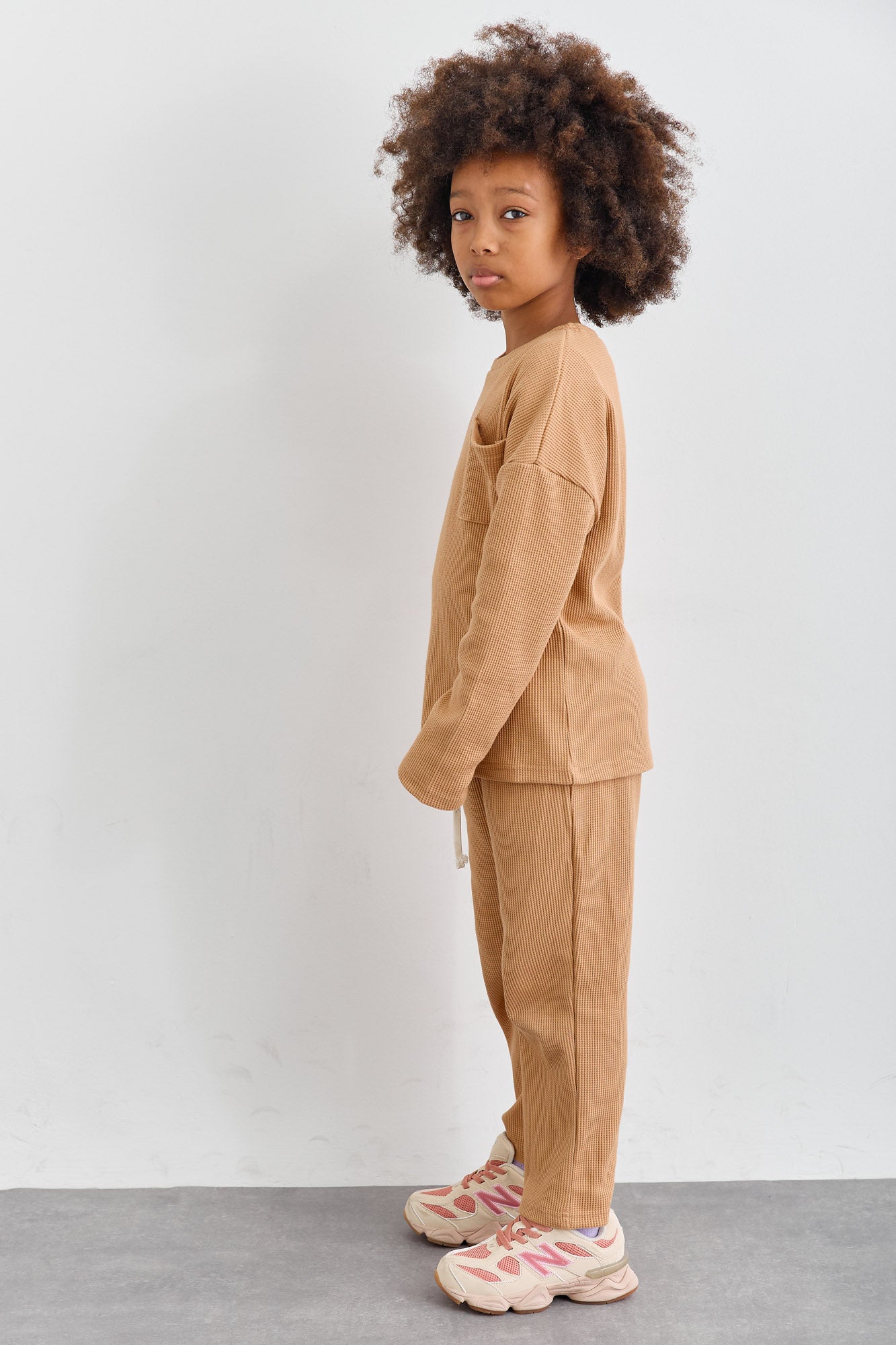 חליפת רוי בד וופל בשילוב רקמת לוגו | חום