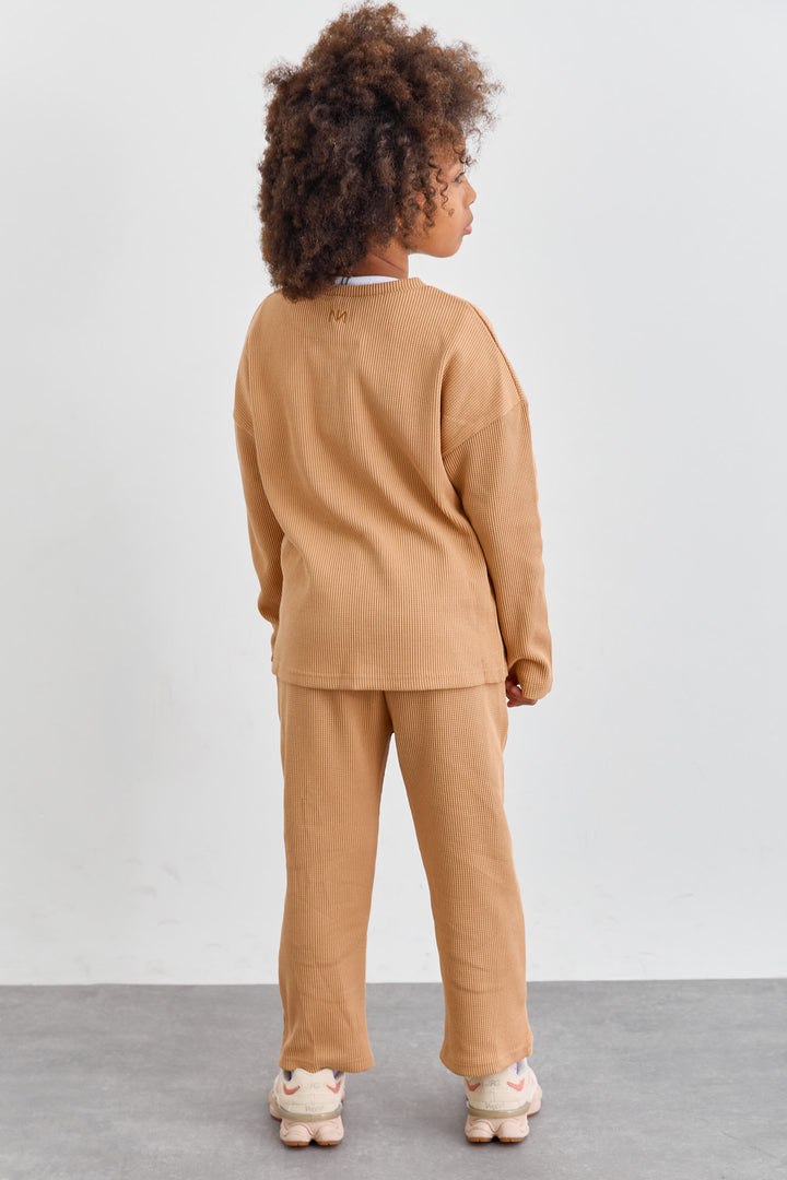 חליפת רוי בד וופל בשילוב רקמת לוגו | חום