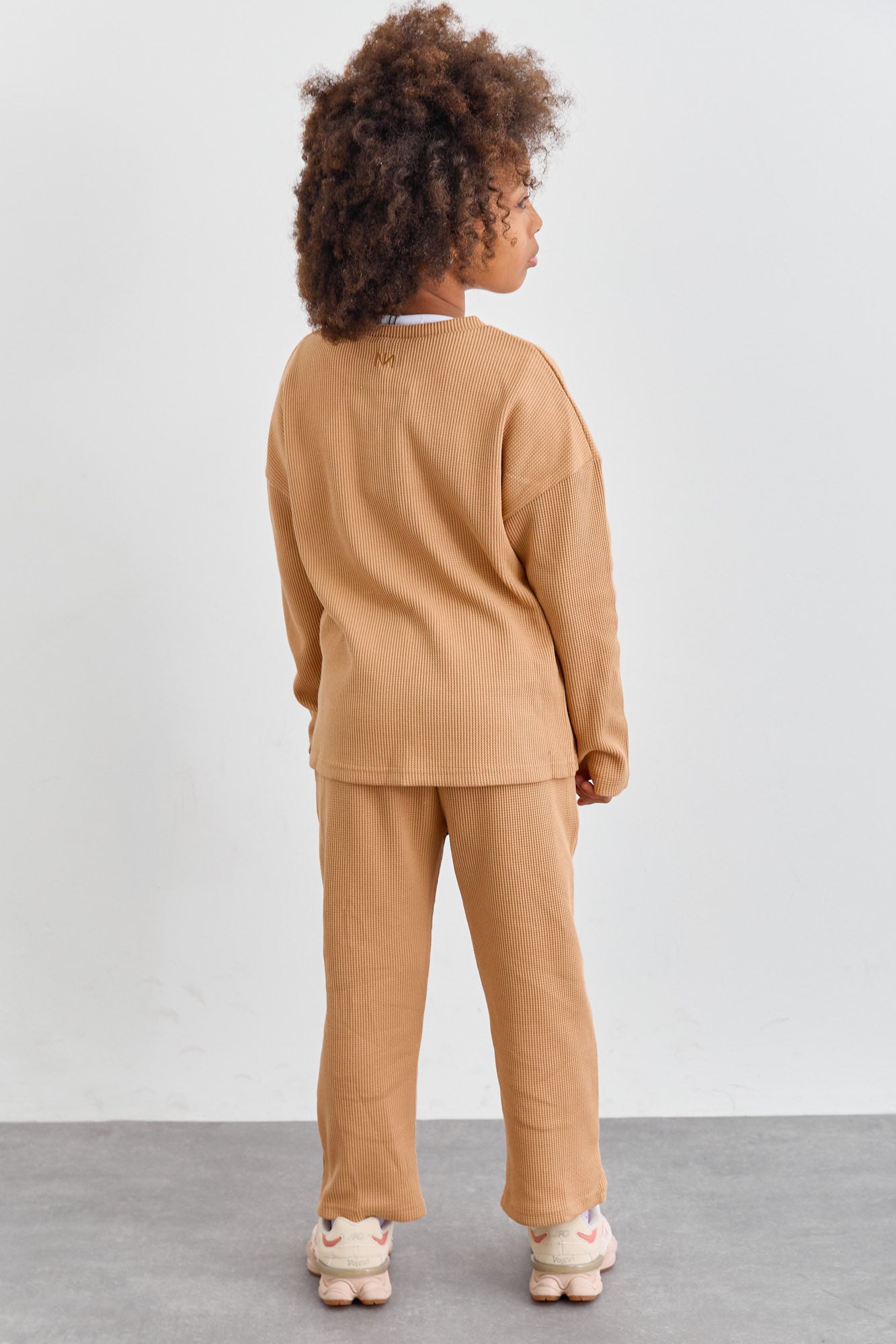 חליפת רוי בד וופל בשילוב רקמת לוגו | חום