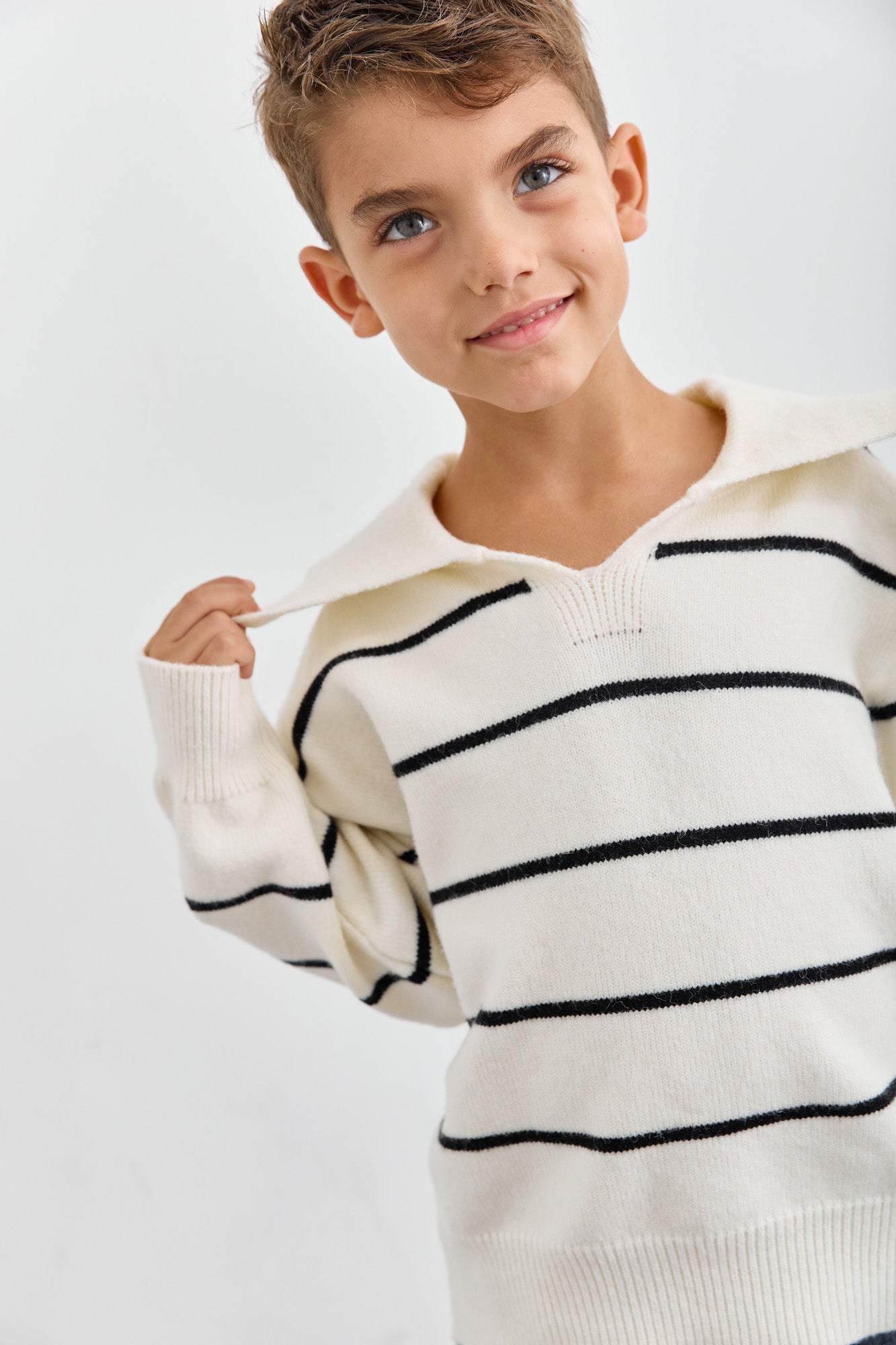 סריג צווארון סטרייפס גזרת אוברסייז | שמנת