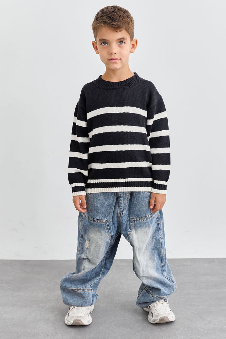 סריג סטרייפס בגזרת אוברסייז | שחור