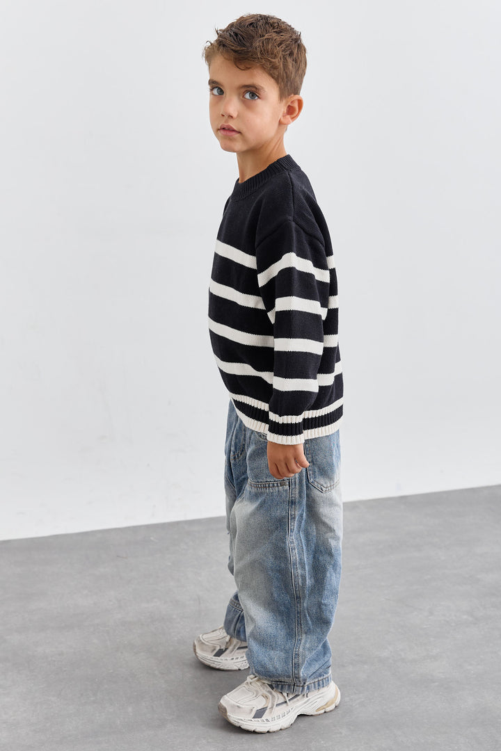 סריג סטרייפס בגזרת אוברסייז | שחור